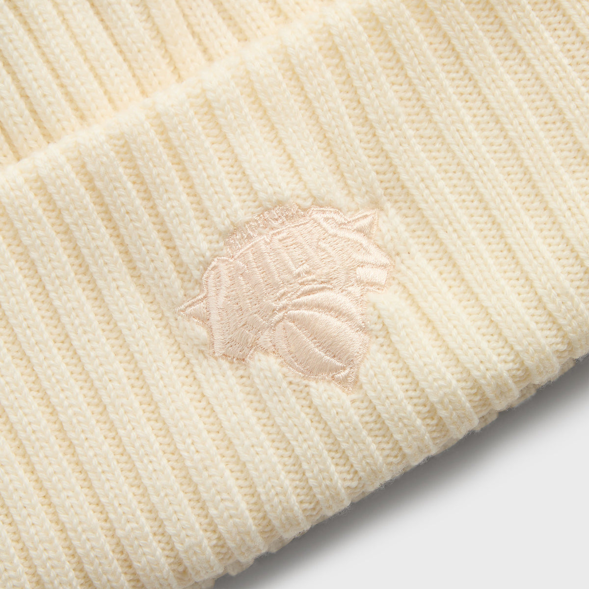 Kith & New Era for the New York Knicks Knit Beanie - Sandrift