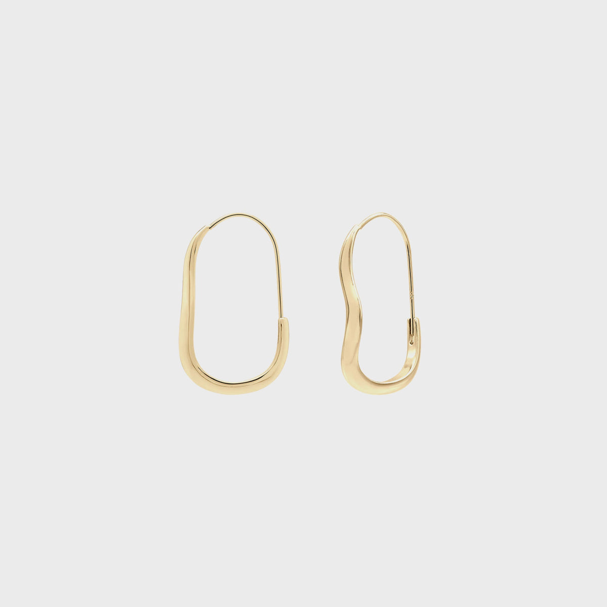 SHASHI Mia Wave Hoop - Gold