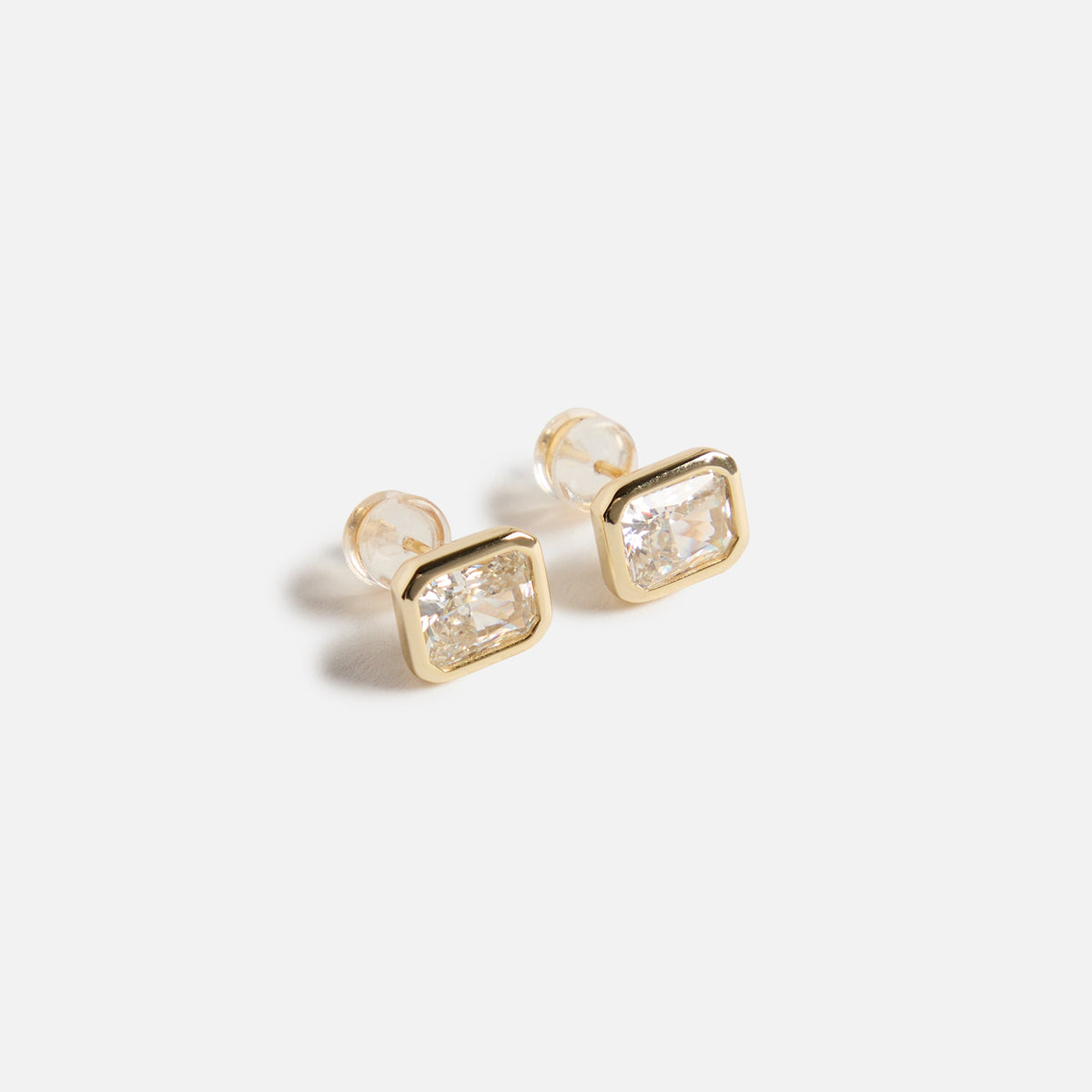 SHASHI Petite Baguette Stud - Gold